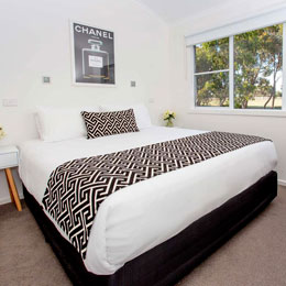 Big 4 Bellarine Holiday Park - Geelong - Apollo Jet Black Luxury Runner with Breakfast Cushion