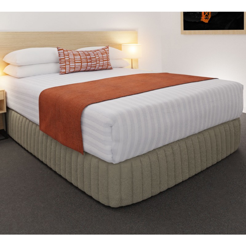 Clipper Coral Luxury STD Runner, with Vue Concept Coral Belair Cushion 